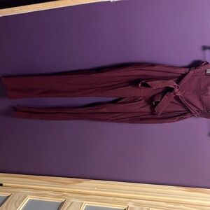 Cropped pants w/ pockets and ties at the waist belt.